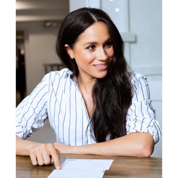 With Nothing Underneath shirt ASO Meghan Markle - Picture 4 of 9